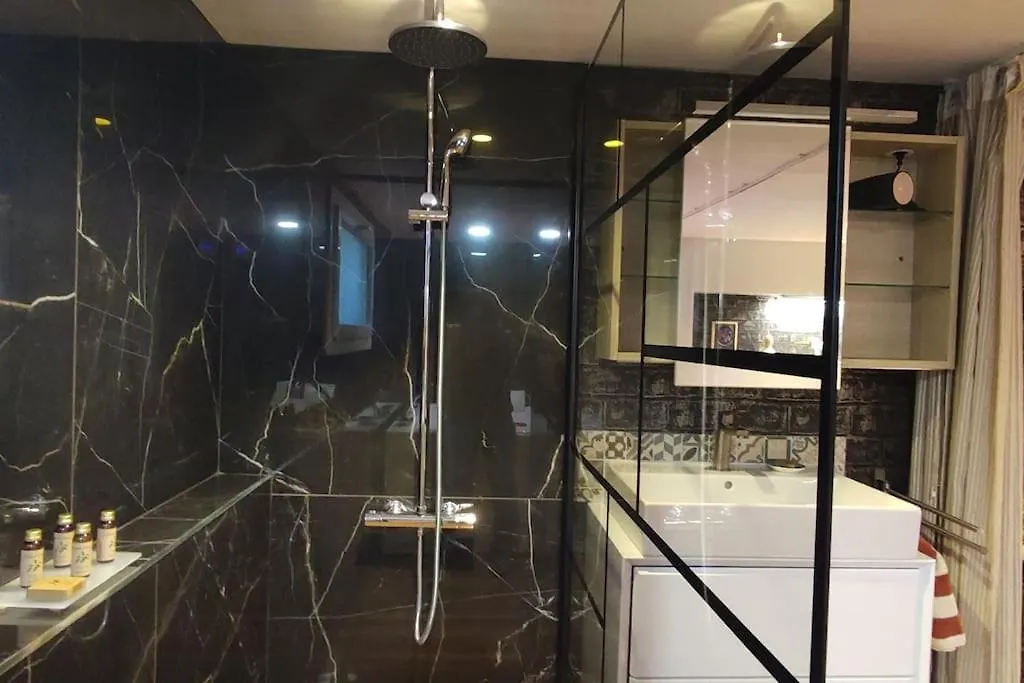 Studio Paisible Et Balneo Vezin-le-Coquet شقة